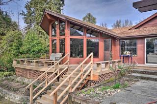 Serene Riverfront Escape with Hot Tub and Views! - Grants Pass - 9