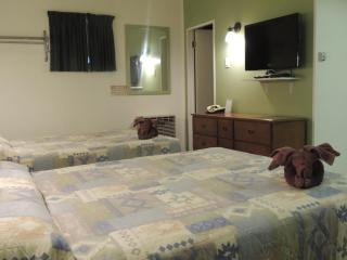 100 Mile Motel & RV Park - 3