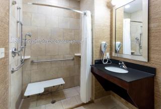 Holiday Inn Express and Suites Rochester West-Medical Center by IHG - Rochester - 1