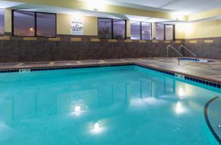 Holiday Inn Express and Suites Rochester West-Medical Center by IHG - Rochester - 2