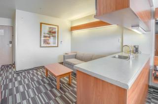 Microtel Inn & Suites by Wyndham Gulf Shores - Gulf Shores - 2