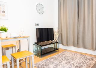 Absolute Stays at The Ziggurat - St Albans-High Street- Near Luton Airport - St Albans Abbey Train station -Close to London- Harry Potter World - The Odyssey Cinema-Contractors -London Road-Business-Leisure - Saint Albans - 6
