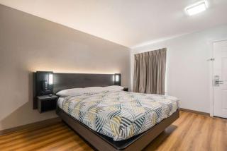 Studio 6 Laredo, Tx - North I-35 - 6