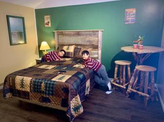 Motel Montreal - Lake George - 9