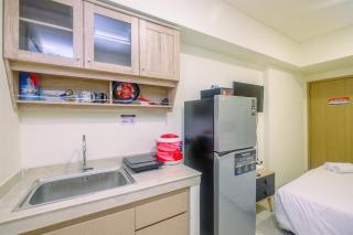 Comfort and Strategic Studio Meikarta Apartment By Travelio - Bekasi - 3