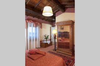 VILLA LIZ Tuscany, private pool, hot tub, property fenced, pets allowed - Poppi - 3