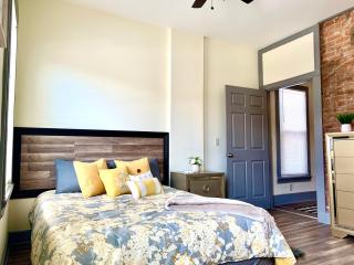 The Iron Scow - With Private Yard & Free Parking, Minutes From Falls & Casino by Niagara Hospitality - Niagara Falls - 6