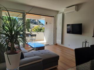 Mon petit Paradis, Cassis centre Apt 90 m2, 200 m Mer, terr plein sud, clim park privé - Cassis - 0