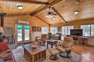 Victor Woodland Cabin Retreat with Fire Pit - 7