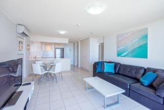 One The Esplanade Apartments on Surfers Paradise - 2