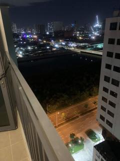 Staycation Shore 2 MOA Pasay - Manila - 6