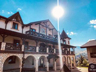Hotel Complex Dvir Kniazhoiy Korony - Slavske - 0