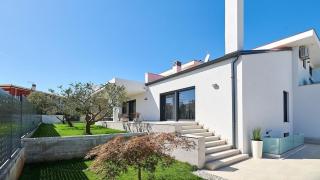 Elegant Villa Dolcea with a swimming pool - Kaštel - 8