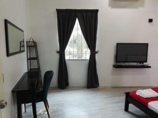 RoomStay Hj Esmon Parit Raja UTHM - 7