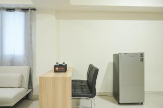 Comfy and Modern 2BR at Meikarta Apartment By Travelio - Bekasi - 7