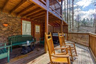 A Waterfall Retreat- Waterfall, Cozy Cabin Retreat in the Smokies Comfort & Fun for All - 4