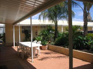 THE MEYERS HOUSE - ACCOMMODATION - Kalgoorlie - 6