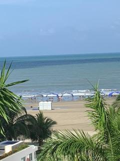 Edificio frente al mar con playas tranquilas - 7