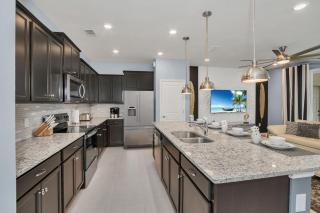 Townhome wPrivate Pool & Themed Rooms, near WDW - Davenport - 6