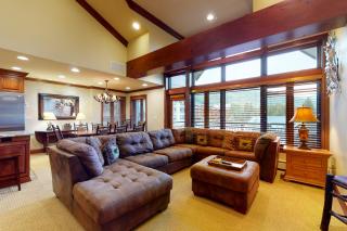 Lion Square Lodge East 307 - 6