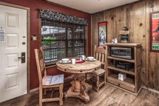 Shadow Mountain Lodge and Cabins - 5