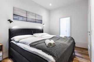 Modern apartment next to subway station - 4