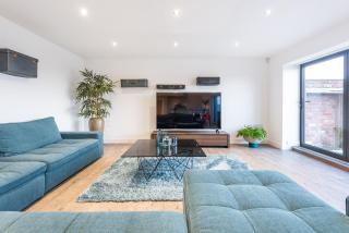 Lincoln 4-Beds Sleeps 13 Hot Tub & Pet Friendly - 1