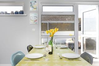 Mousehole View - Pet Friendly - Sea Views - Free Parking & WiFi - 3