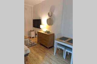 Comfy Cardiff Bay Budget Stay with Small Garden 15 mins Walk to Cardiff Bay - Cardiff - 9