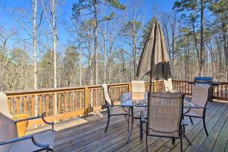 Less Than 1 Mi to Lake Hot Springs Village Escape with Deck - 9