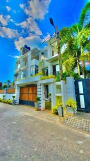 8 Plus Luxury Apartments - Negombo - 8