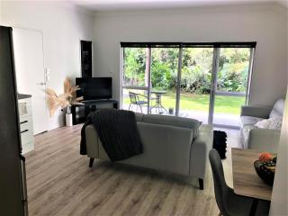 Robyn's Retreat - Hamilton - 3