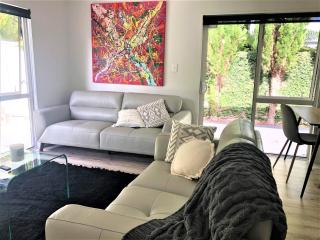 Robyn's Retreat - Hamilton - 1