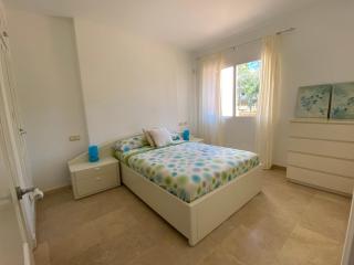 Apartamento con piscina ,playa con vistas panorámicas en la Marina de Sotogrande - San Roque - 3