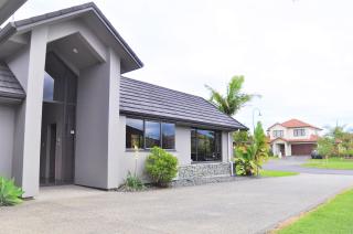 Stunning Family Home - Auckland - 9