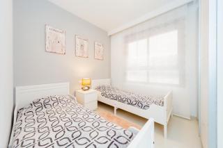 Luxurious 2 Bedroom Apartment near the beach - 4