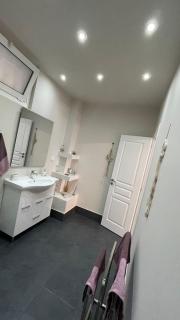 Seaview Apartments - 0