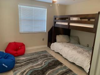 Hidden quiet gem close to everything!!! - 1