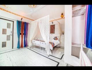 White House Homestay - 4
