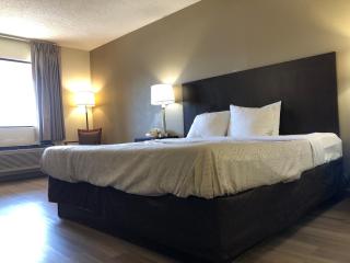 Econo Lodge - 1