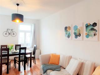 Stilvolles Apartment mit 2 Schlafzimmern & Balkon - nahe Flughafen, Porsche und Messe - 9