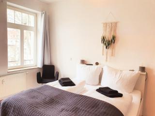 Stilvolles Apartment mit 2 Schlafzimmern & Balkon - nahe Flughafen, Porsche und Messe - Leipzig - 4