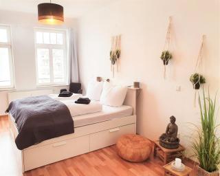 Stilvolles Apartment mit 2 Schlafzimmern & Balkon - nahe Flughafen, Porsche und Messe - 1