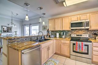 South Padre Island Condo with Pool Access and Balcony! - 3