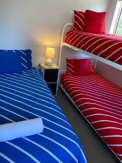 Aqua Promenade Beachfront Holiday Apartments - Sunrise Beach - 1