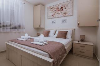 Apartments PiiP-ni-More - Vodice - 1