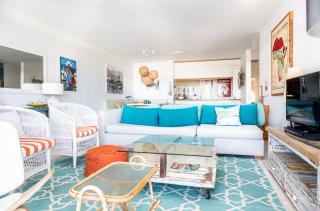 Striking view lavish 2 bedroom apartment with uncapped WIFI, A04 DB - Cape Town - 0