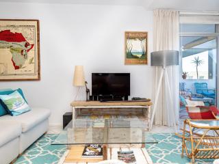 Striking view lavish 2 bedroom apartment with uncapped WIFI, A04 DB - Cape Town - 9
