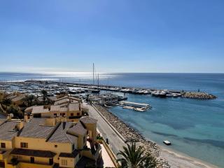 Sunrise Beachfront Apartment by the Marina - 5