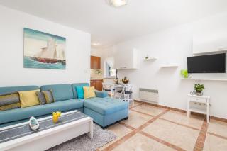 Blue Dream Studio Apartment with a pool - 0